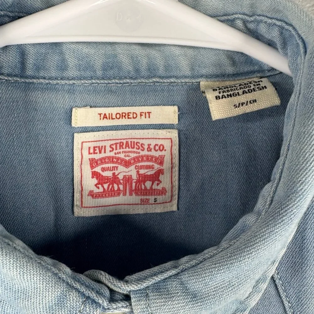 Levi's Tailored Fit Denim Buttondown Top - Picture 2 of 7